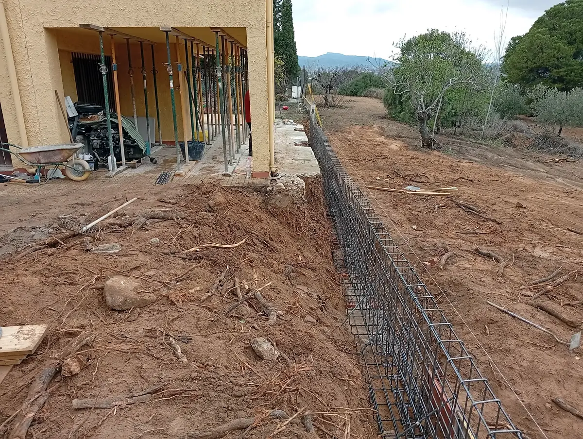 Cimentación con ferralla para una obra nueva
